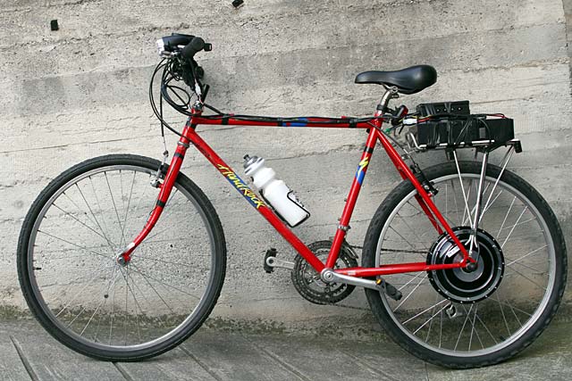 Montaggio sperimentale del motore brushless sulla MTB Specialized.