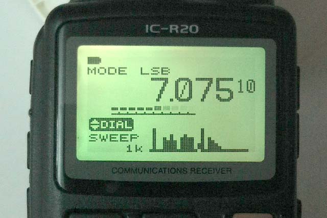 Ascolta la ricezione in banda 40 metri LSB a 7.075 Mhz, vari OM si parlano tra loro da diverse località del Nord Italia.
