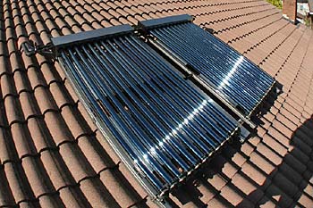 collettore solare composto da 24 tubi sotto vuoto del tipo Heat Pipe