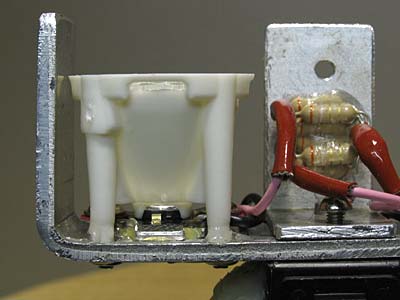Particolare sul fissaggio led, e riflettore e resistenze ballast